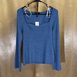 Bell/long sleeve top
